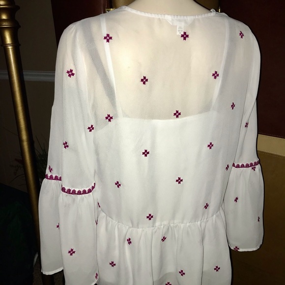 Beautiful bell sleeved sheer blouse - Picture 5 of 6